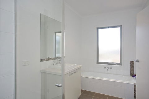Beach & Golf Stays, Australia - VIC Tourism 2
