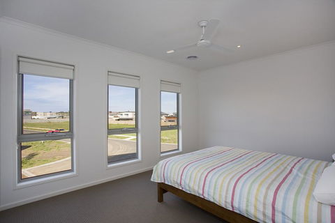 Beach & Golf Stays, Australia - VIC Tourism 1