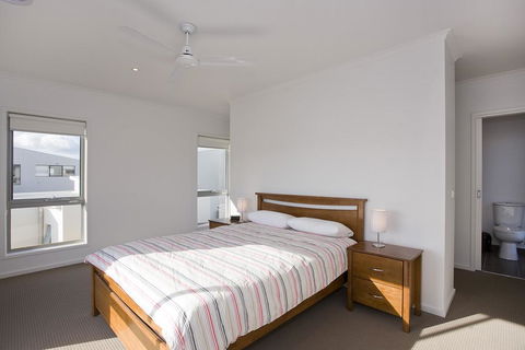 Beach & Golf Stays, Australia - VIC Tourism 3