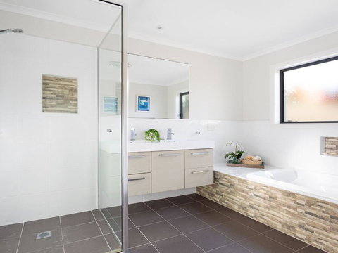 Beach 'Shac' On Parkway - VIC Tourism 2