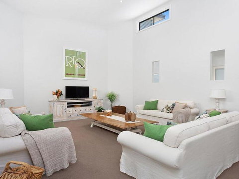 Beach 'Shac' On Parkway - VIC Tourism 1