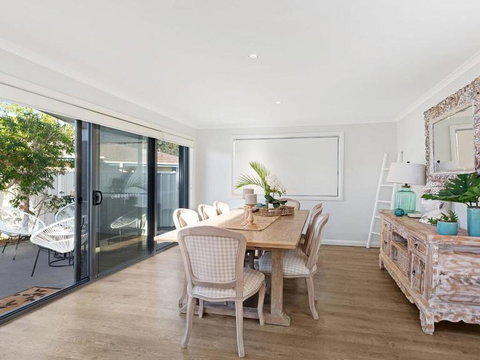 Beach 'Shac' On Parkway - VIC Tourism 3