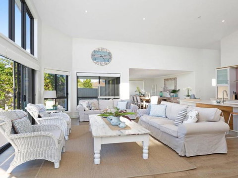 Beach 'Shac' On Parkway - VIC Tourism 0