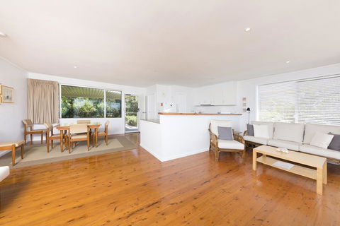 Beach Cottage, Forster - VIC Tourism 2