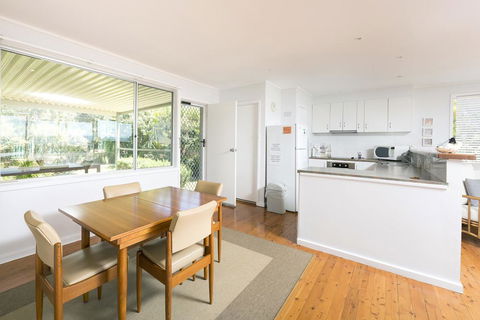 Beach Cottage, Forster - VIC Tourism 3