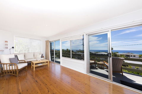 Beach Cottage, Forster - VIC Tourism 1