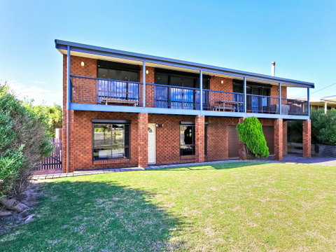 Beach House At Moana - VIC Tourism 1