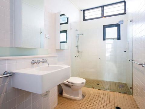 Beach View At One Mile', 8/26 One Mile Close - Infinity Complex Pool & WIFI - VIC Tourism 1