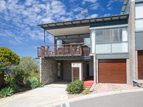 Beach View At One Mile', 8/26 One Mile Close - Infinity Complex Pool & WIFI - VIC Tourism 0