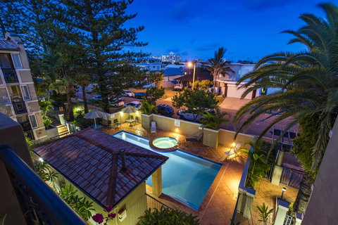 Beaches On Wave Street - VIC Tourism 1