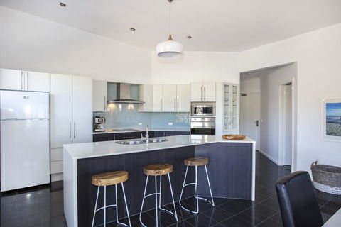 Beachfront Apartment 10 - VIC Tourism 2
