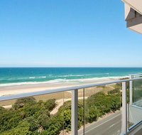 Beachfront Apt Main Beach - VIC Tourism