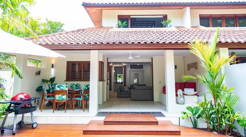Beachfront Hideaway - Port Douglas - VIC Tourism 1