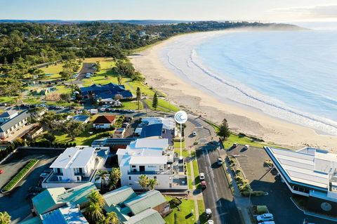 Beachfront One, Mollymook - VIC Tourism 1