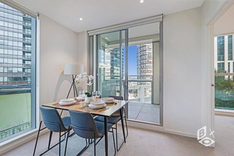 REST COLLECTION Apartments On Collins Docklands - VIC Tourism 3
