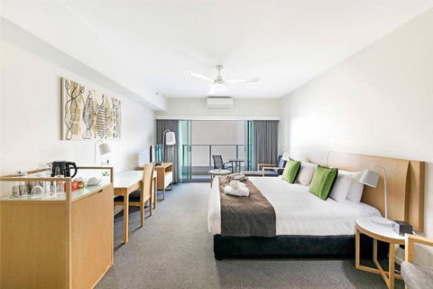 Resort-Style Sister Studios - Double Delight In The CBD - VIC Tourism 0
