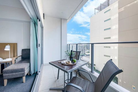 Resort-Style Sister Studios - Double Delight In The CBD - VIC Tourism 2