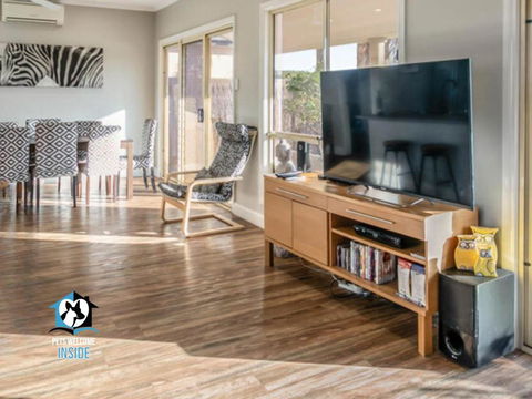 Renovated Beautiful Holiday Home With A Private Beach & Stunning Views! - VIC Tourism 2