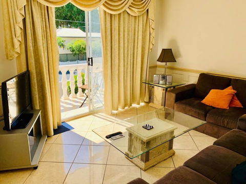 Redcliffe Villa - VIC Tourism 3