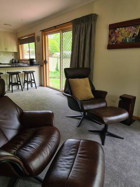 REDGUM RETREAT BRIGHT - Luxury Spa Villa - VIC Tourism 0