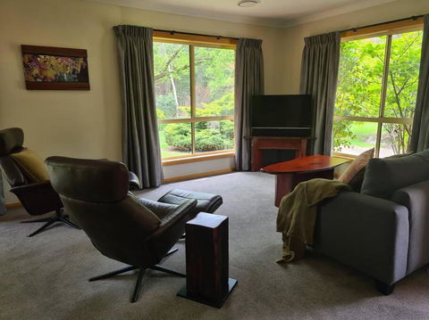 REDGUM RETREAT BRIGHT - Luxury Spa Villa - VIC Tourism 2