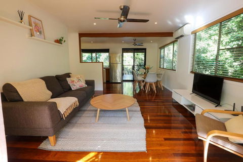 Regent Bower Cottage - VIC Tourism 1