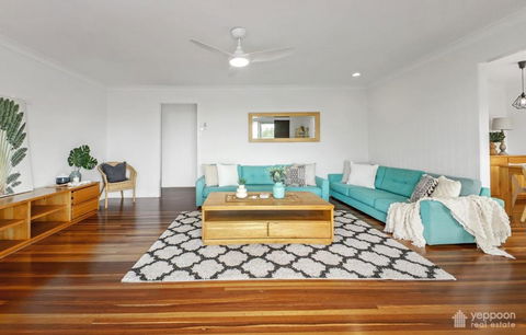 RELAX @48 CLOSE TO BEACH Sleeps 7 - VIC Tourism 3