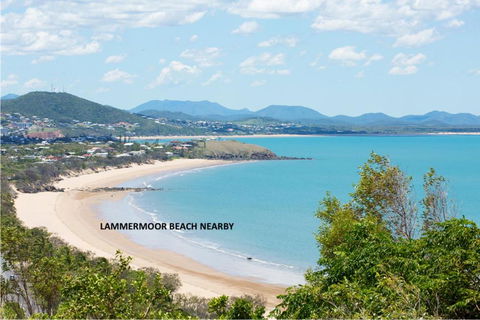 RELAX @48 CLOSE TO BEACH Sleeps 7 - VIC Tourism 1