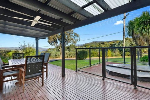 Relax In The Spa With Views Opposite Lake Eildon - VIC Tourism 3