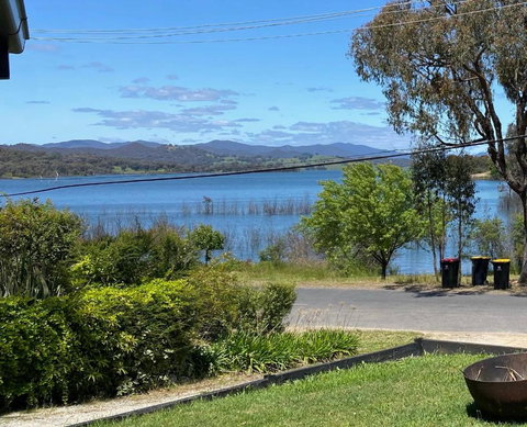 Relax In The Spa With Views Opposite Lake Eildon - VIC Tourism 0
