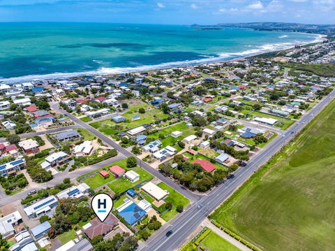 Relaxed Family Beach House - No Linen Included - VIC Tourism 0