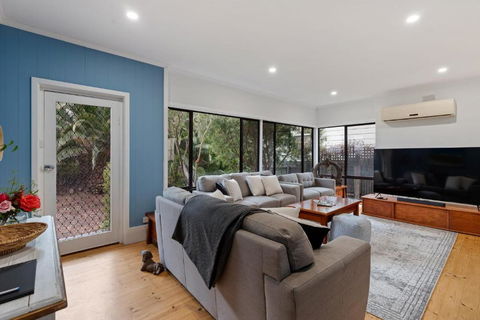Relaxed Family Beach House - No Linen Included - VIC Tourism 2