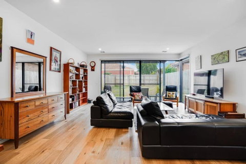 Relaxing Bentleigh Executive Family Getaway - VIC Tourism 2