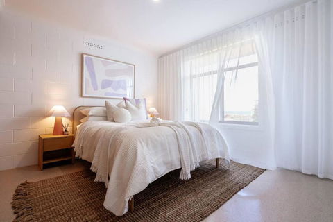 Renovated Apartment With Ocean Views - VIC Tourism 0