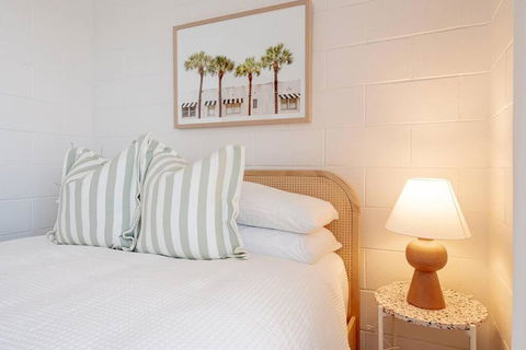 Renovated Apartment With Ocean Views - VIC Tourism 3