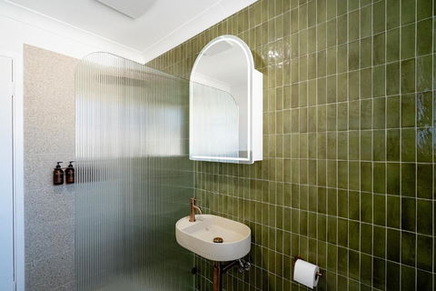 Renovated Apartment With Ocean Views - VIC Tourism 1