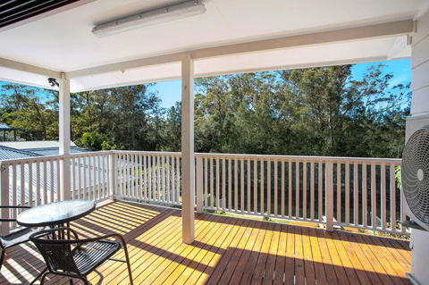Renovated Coastal Getaway With Water Views - VIC Tourism 1