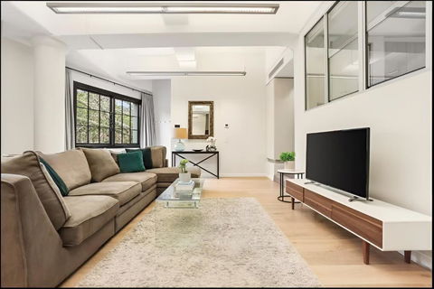 Renovated Warehouse Conversion In Heart Of Sydney - VIC Tourism 1