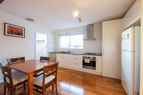 Rent Melbourne - VIC Tourism 0