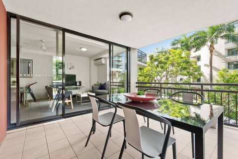 Resort Living - 10mins CBD - 2Bed / 2Bath / 1Car - VIC Tourism 2
