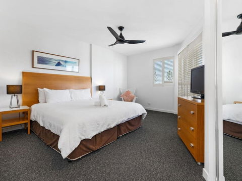 RESORT ON THE BEACH 2214/2215 - VIC Tourism 1