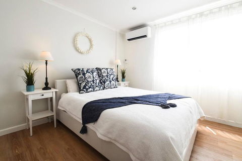 Resort-style Coastal Living With Balcony & Pool - VIC Tourism 1