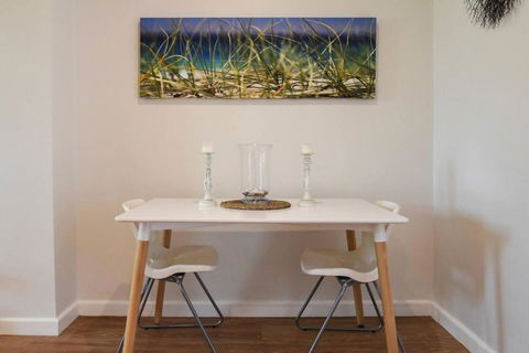 Resort-style Coastal Living With Balcony & Pool - VIC Tourism 2