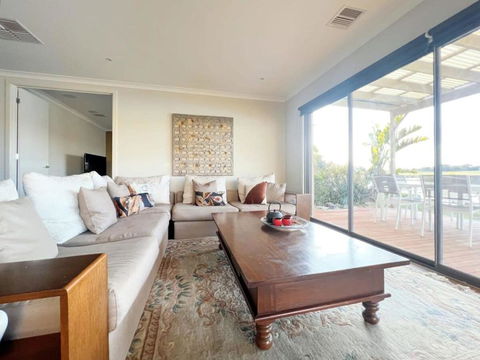 Retreat Andrew House - VIC Tourism 3