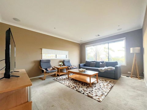 Retreat Andrew House - VIC Tourism 0