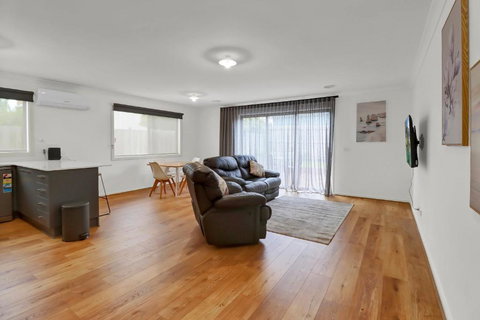 Retreat On Francis I Short And Long Stays - VIC Tourism 3