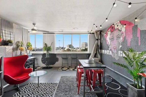 Retro Chic Vibes, Tropical Pool & Prime Location - VIC Tourism 0