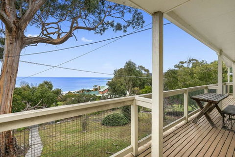 Retro Retreat - VIC Tourism 0
