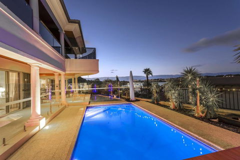 Riverside Luxury Residence - EXECUTIVE ESCAPES - VIC Tourism 3