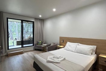 Riverside Motel & Marina with VIC Tourism